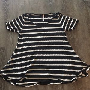 Used Lularoe Perfect Tee